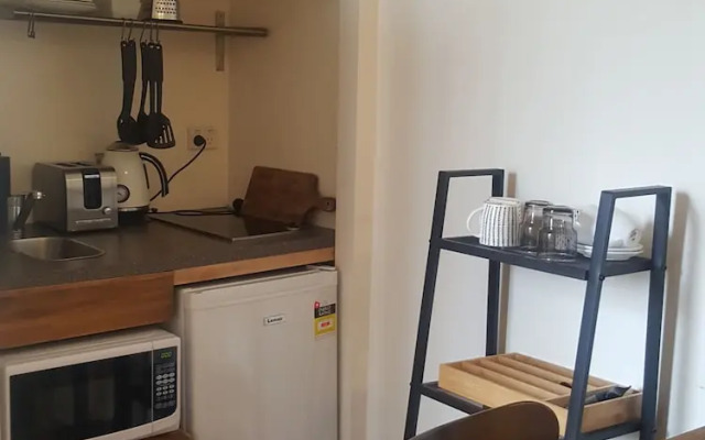 BUDGET Bourke st Apartment