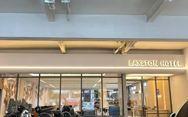 Laxston Hotel by Front One