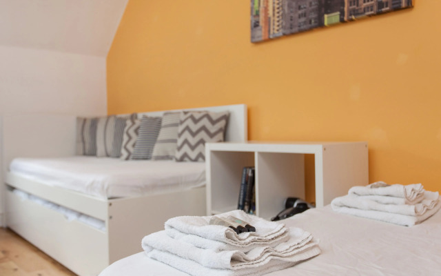 Cosy High Floor Studio Greek Street Soho