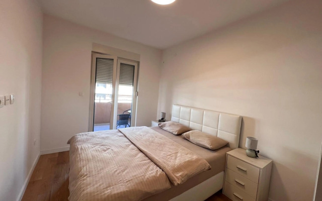 White Homes Apartments • Central Point