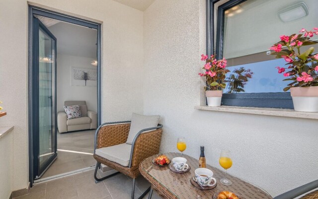 Awesome Home in Novigrad With Jacuzzi, Wifi and 3 Bedrooms