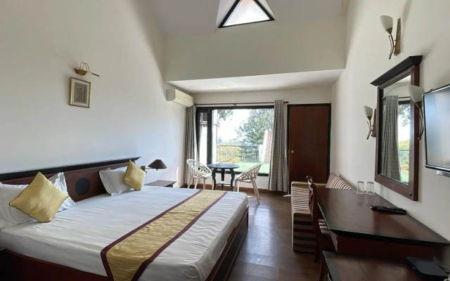 8fold-Pinecrest By LaRiSa, Bhimtal