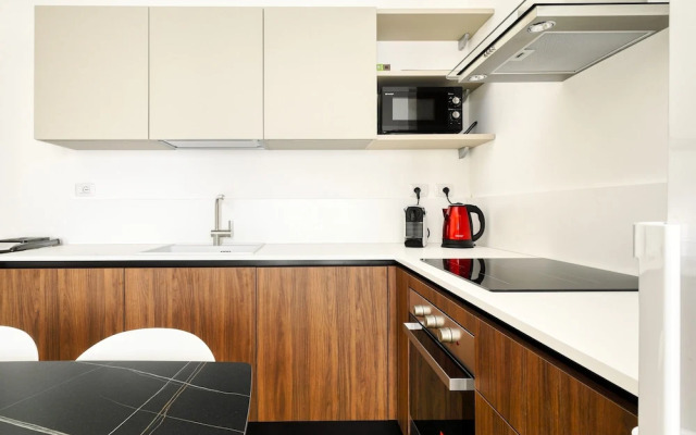 1-Bed apartment with balcony near subway