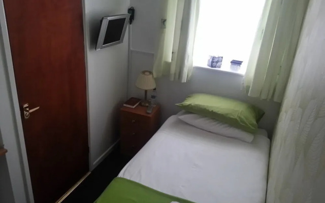 Oakleigh Guest House