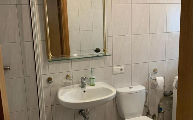 Private room, private bathroom, private entrance in private house