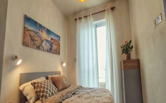 Modern 3 Bedroom Penthouse With Rooftop Views