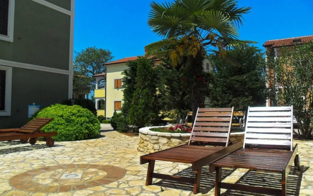 Apartments and Rooms Degra