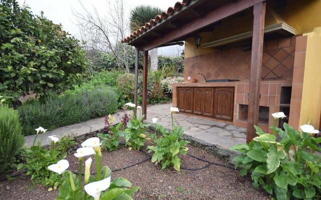 Cozy Cottage in Orotava with Swimming Pool