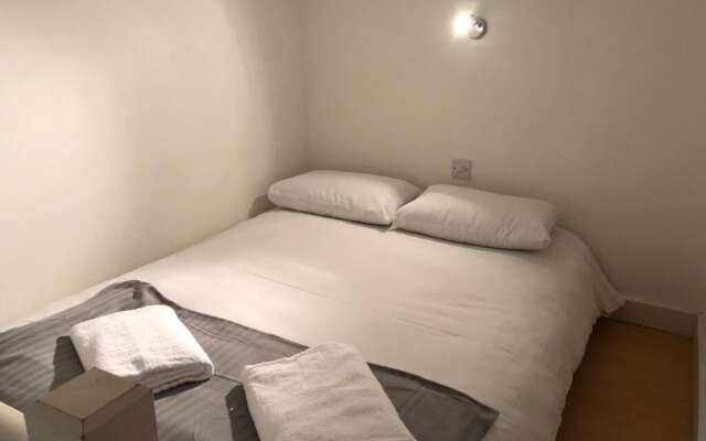 HFS Studio Next To Hydepark L10