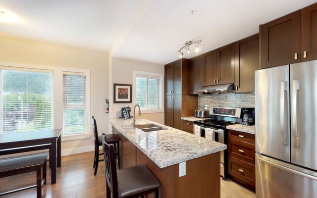 Harrison Lake View Suites