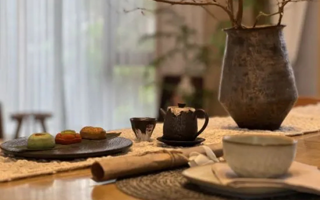 Nest Bar B & B