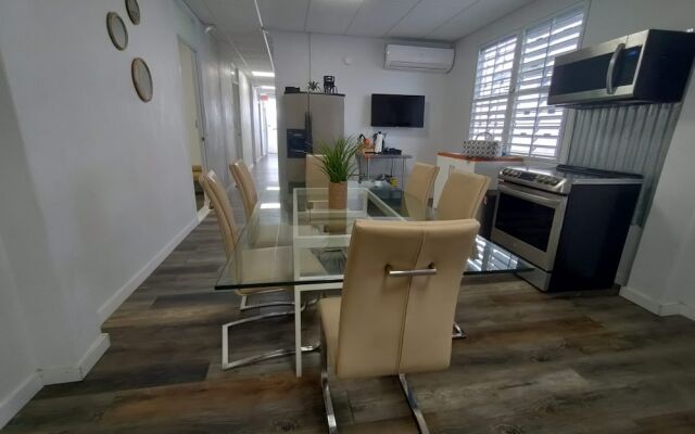 9 Bedrooms Large home San Juan Santurce