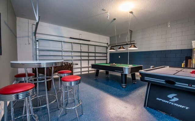 Solterra - 4104 Oaktree Drive