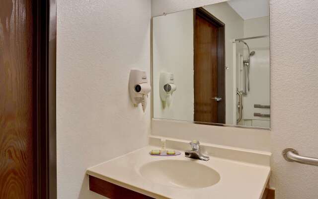 Super 8 by Wyndham Newport News/Jefferson Ave.