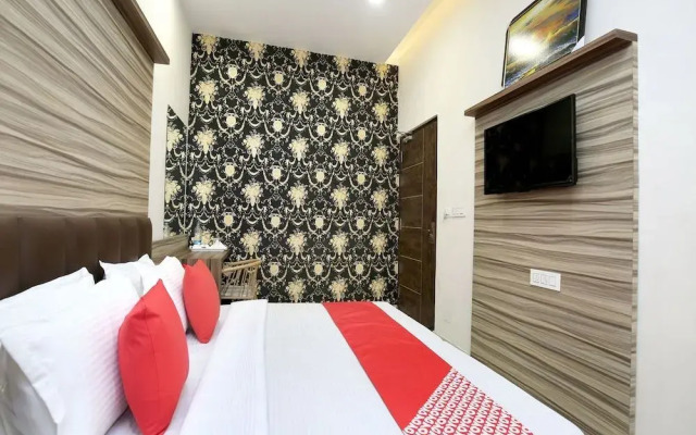 Oyo 18319 Hotel Boss