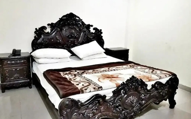Fortville Hotel