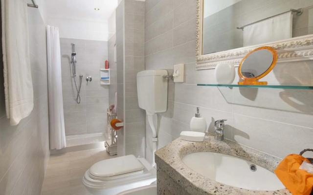 Mayflower Beach Hotel