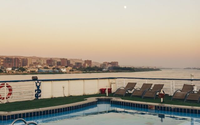 Queen isis floating hotel in minya