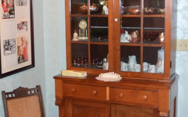 East Hills Bed & Breakfast Inn