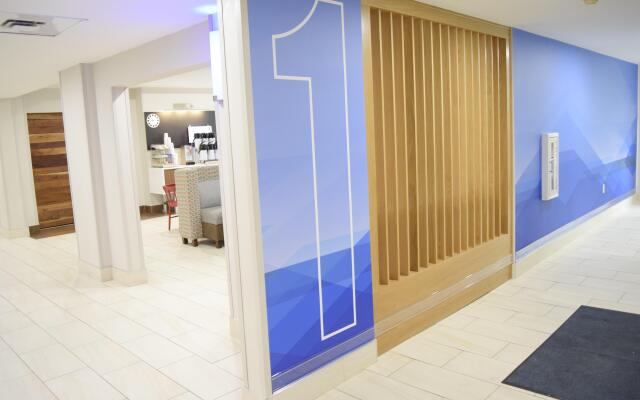 Holiday Inn Express Hotel & Suites West I 10 by IHG