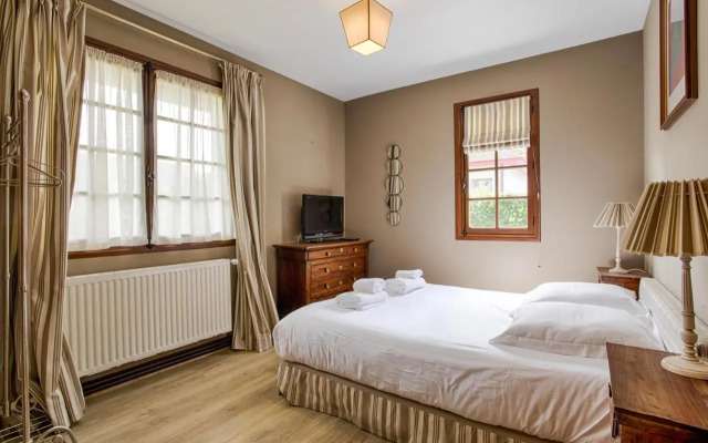 Luxueuse Chaumière 4 Chambres avec jardin