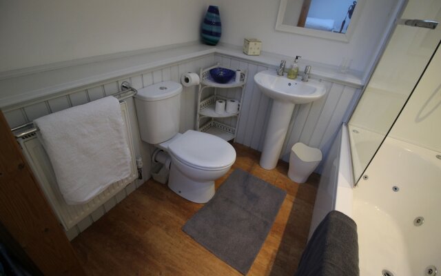 Violet Cottage 3 Bedroom Apartment By Cardiff Holiday Homes