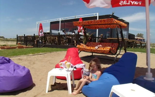 Beach Front Apartment Close to Centre of Side With all you Desire Sleeps up to 4