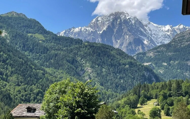 New Newly Renovated Apartment Palleusieux