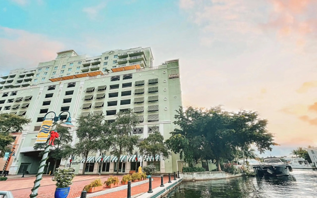 Riverside Hotel