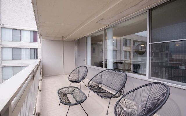 Prime Location Apartment at Crystal City