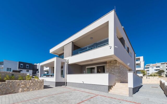 Apartments with Pool Villa Zora