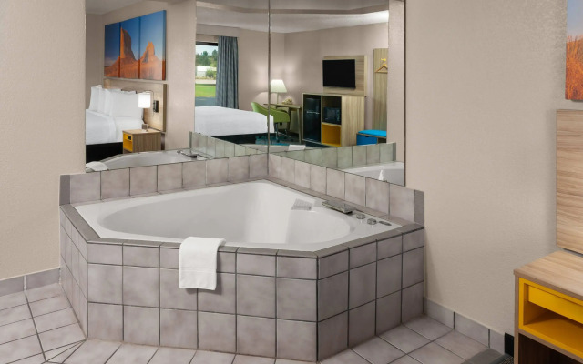 Days Inn by Wyndham Eagle River