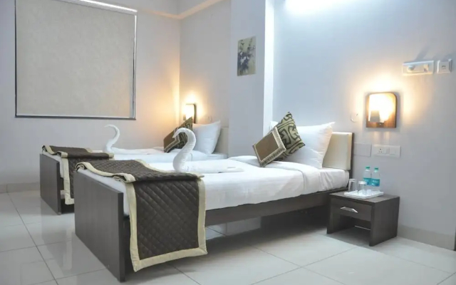 Hotel R K Palace