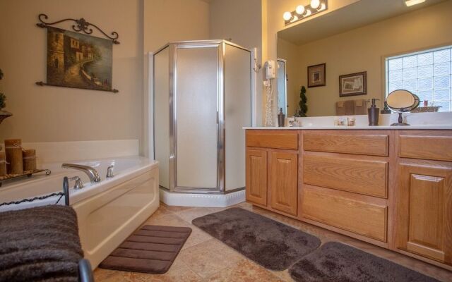 Ozark Comfort 3 Bedroom Condo by RedAwning