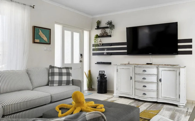Beautiful 3br4ba Amazing Location w Private Pool