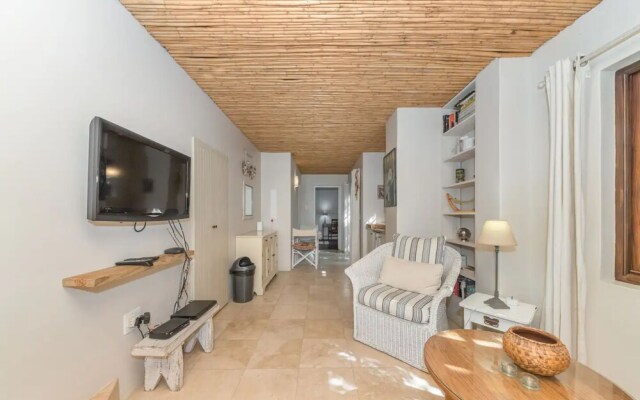 Tropical 1BD Hideaway Near Queens Beach, Fresnaye!