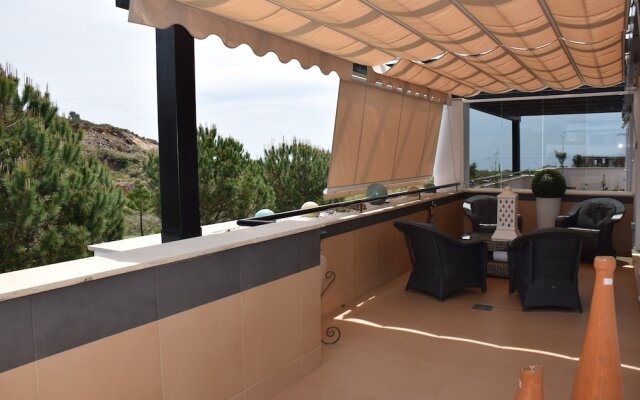 Semi Detached Townhouse Near The Beach