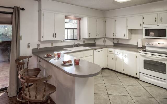 AAA Escape - Three Bedroom Cabin