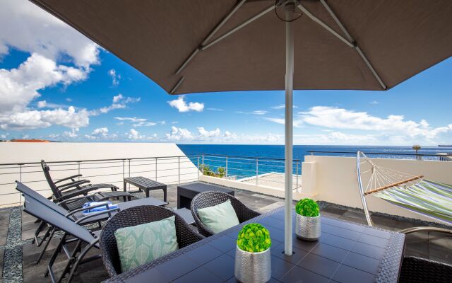 Amazing Sea View Penthouse W/ Private Rooftop