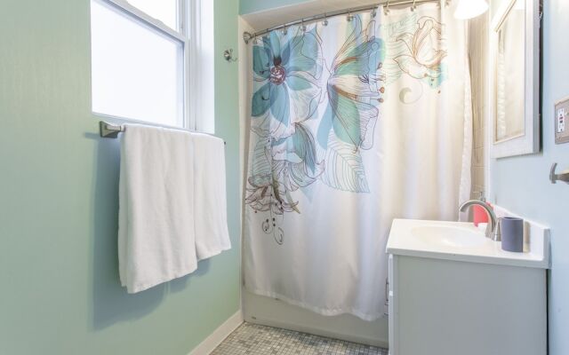 Fairmount GEM With Patio in the of it all