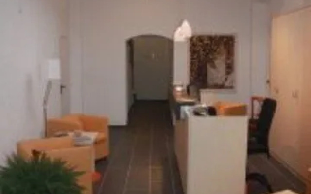 SMARTY Airport Cologne Hotel
