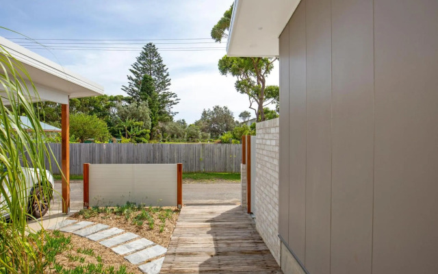 Unwind - Pet Friendly - 1 Min Walk to Beach