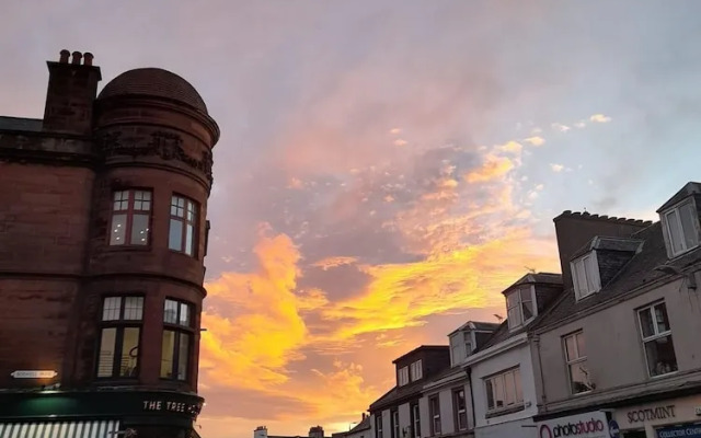 Sandgate 2-bed Apartment in Ayr Central Location