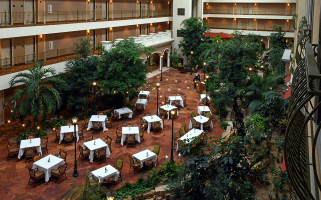 Woolley's Classic Suites Denver Airport