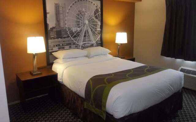 Super 8 Lynnwood