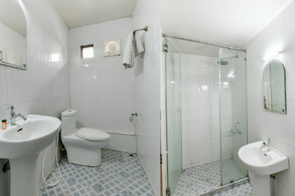 OYO 23047 Rkv Golden Petal Houseboat 3 Bhk