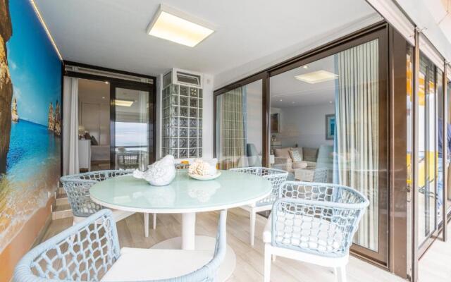 Luxurious Seaview Apartment with pool 5min Beach