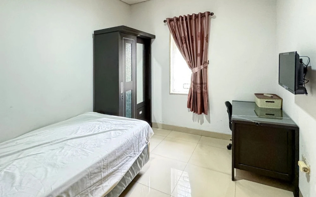 K Home Syariah Mitra RedDoorz – Guest Rooms – Cikarang