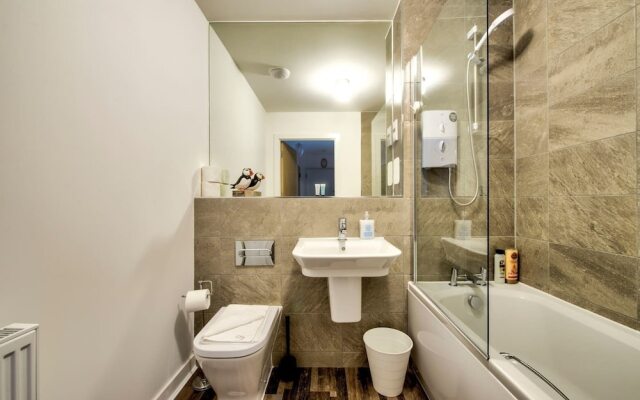 Bright 2BR Home Near Royal Mile