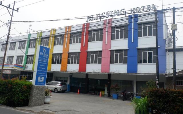 RedDoorz Plus @ Blessing Hotel Palembang